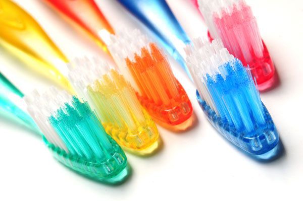 Зубную щетку нужно выбирать с учетом индивидуальных особенностей