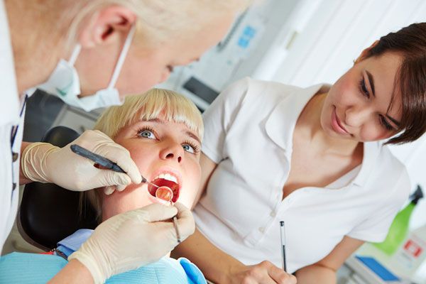 Решение об удалении зуба принимает стоматолог после осмотра