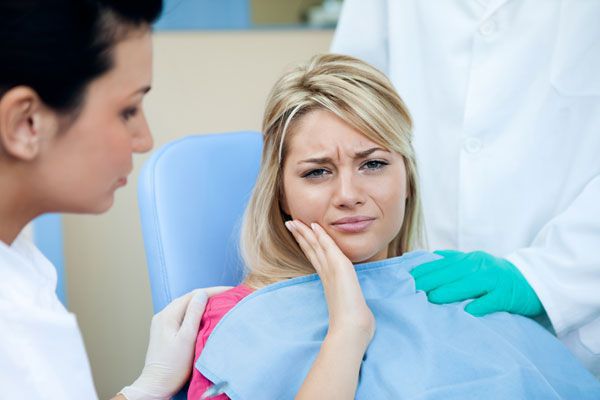 Больной зуб нуждается в незамедлительном лечении