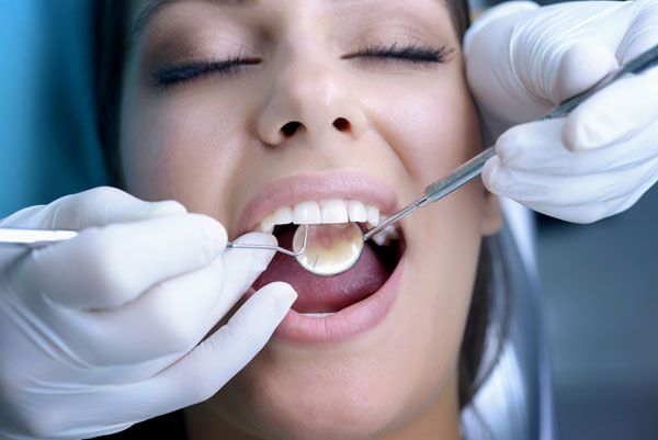 Соблюдайте рекомендации стоматолога по уходу за чувствительными зубами